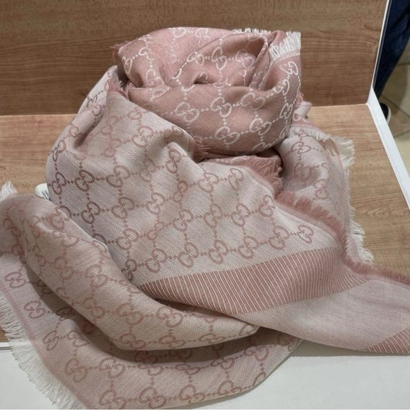 Authentic Gucci Pink Monogram scarf Shawl - Picture 1 of 8